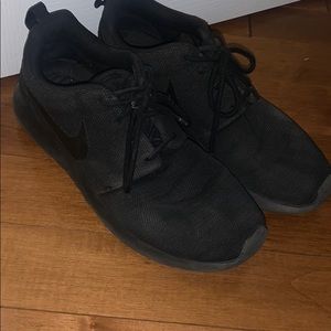 Womans black nike roches